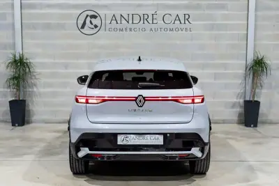 Renault Mégane E-Tech 2023 - 24450 EUR, 60913 km - AUTO.MOTO.pt - 60913km - foto 8 de 47
