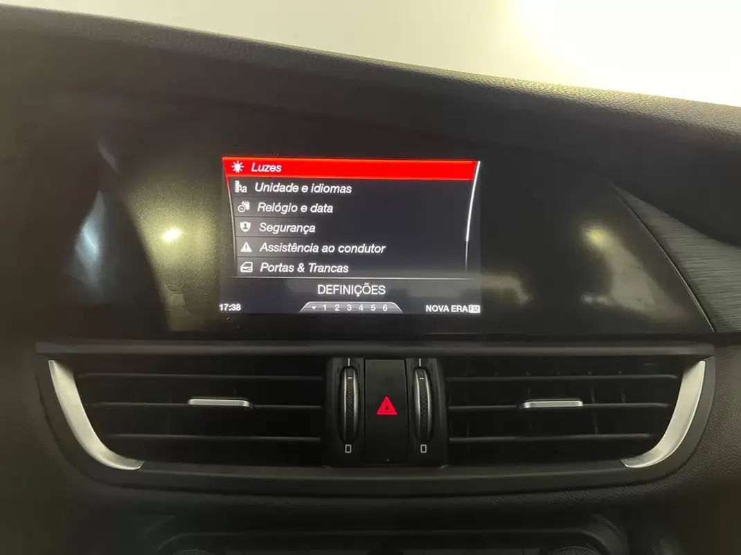 Alfa Romeo Giulia 2016 - 18500 EUR, 153000 km - AUTO.MOTO.pt - 153000km - foto 24 de 35