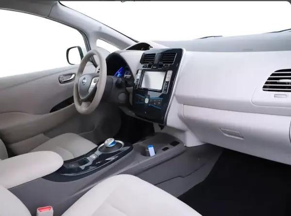 Nissan Leaf 2011 - 4900 EUR, 125000 km - AUTO.MOTO.pt - 125000km - foto 6 de 20