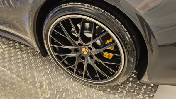 Porsche Panamera Sport Turismo 2018 - 71900 EUR, 135500 km - AUTO.MOTO.pt - 135500km - foto 27 de 49