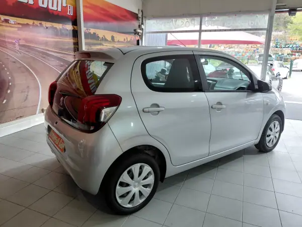 Peugeot 108 2017 - 9990 EUR, 99000 km - AUTO.MOTO.pt - 99000km - foto 4 de 14