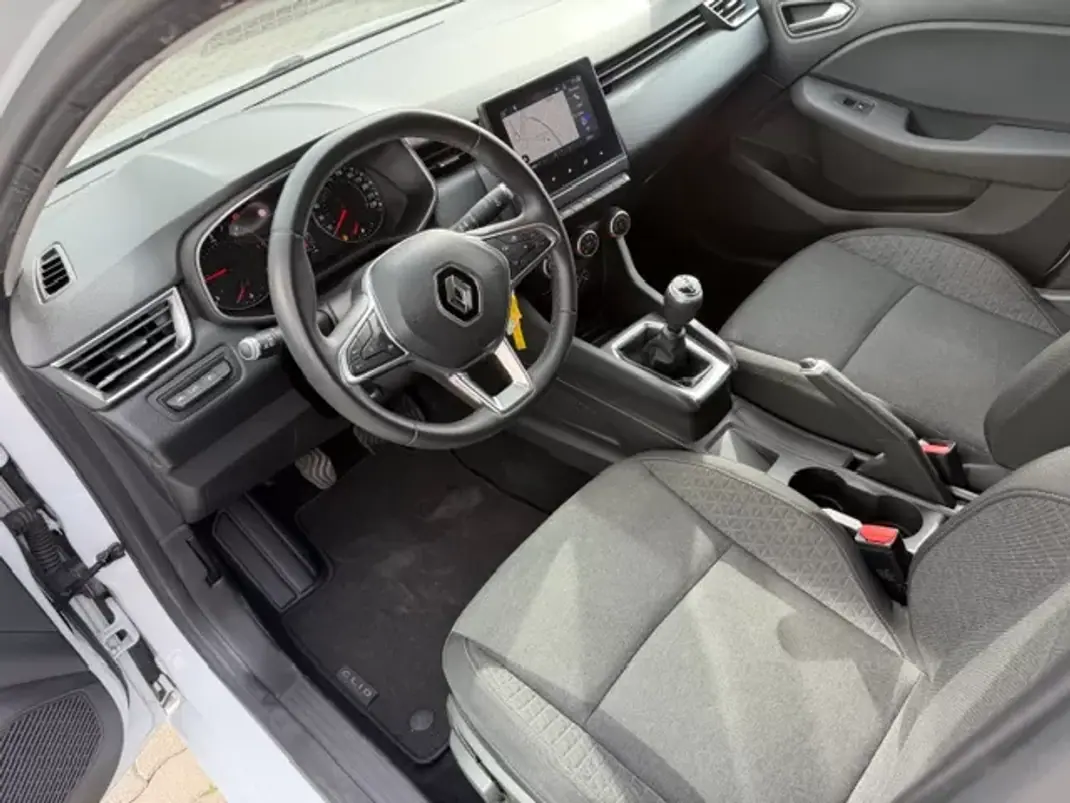Renault Clio 2021 - 16900 EUR, 65300 km - AUTO.MOTO.pt - 65300km - foto 11 de 12