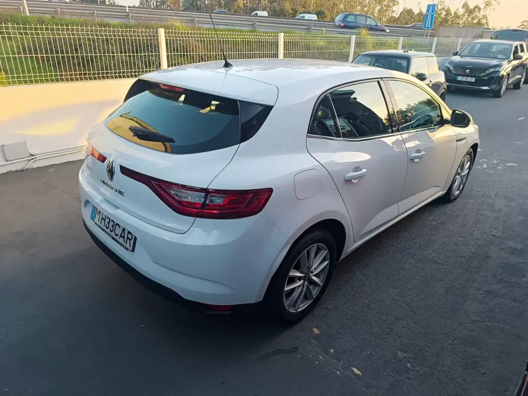 Renault Mégane 2019 - 12900 EUR, 192111 km - AUTO.MOTO.pt - 192111km - foto 11 de 26