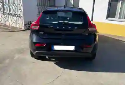 Volvo V40 2015 - 11000 EUR, 169000 km - AUTO.MOTO.pt - 169000km - foto 7 de 24