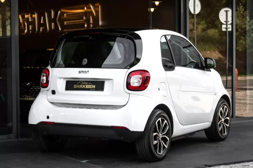 Smart ForTwo Coupé 2019 - 10900 EUR, 68296 km - AUTO.MOTO.pt - 68296km - foto 4 de 37