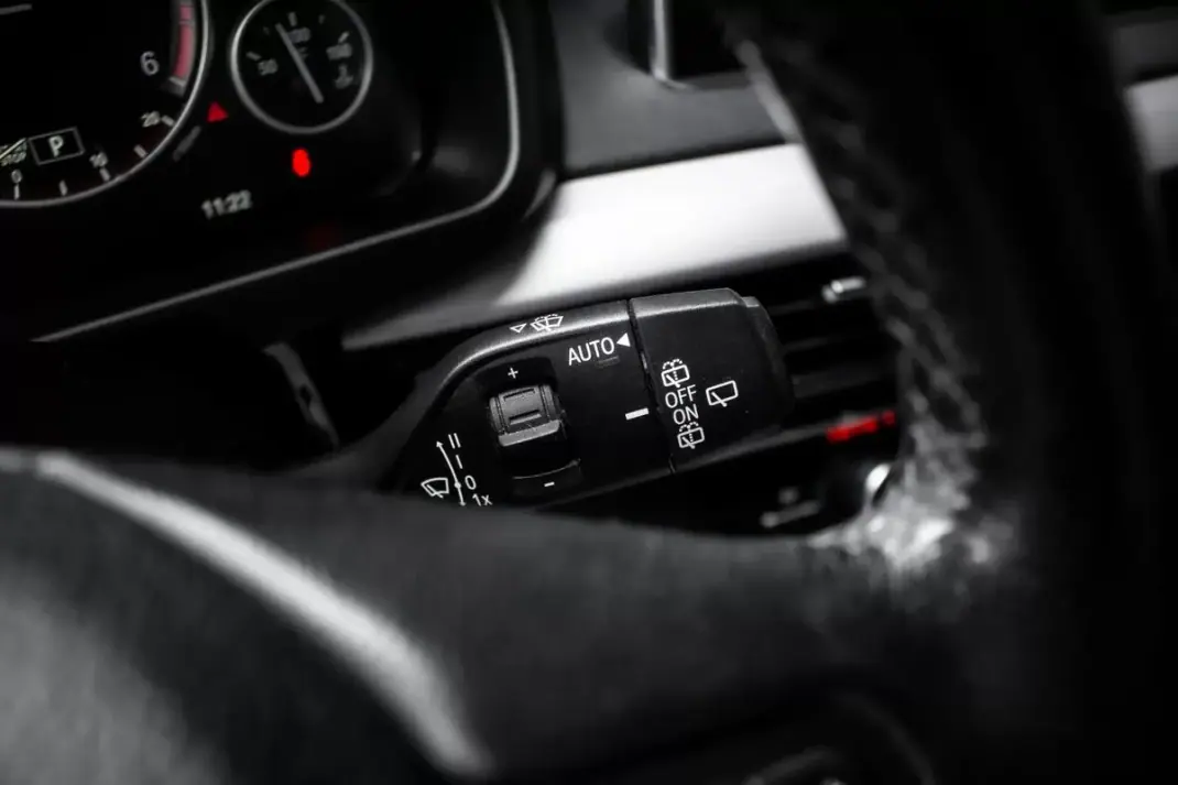 BMW X5 2015 - 27900 EUR, 170106 km - AUTO.MOTO.pt - 170106km - foto 17 de 44