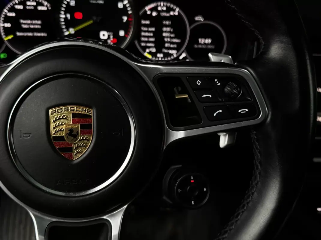 Porsche Cayenne 2021 - 74990 EUR, 85200 km - AUTO.MOTO.pt - 85200km - foto 25 de 37