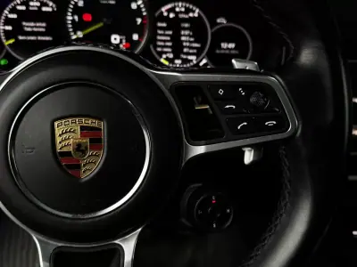 Porsche Cayenne 2021 - 74990 EUR, 85200 km - AUTO.MOTO.pt - 85200km - foto 25 de 37