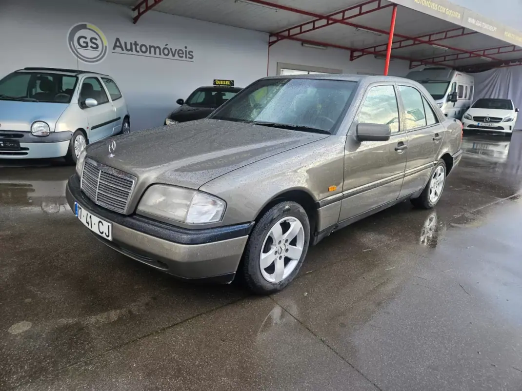 Mercedes-Benz C 180 1993 - 3990 EUR, 183000 km - AUTO.MOTO.pt - 183000km - foto 1 de 19