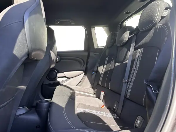 MINI 5 Portas 2019 - 15790 EUR, 179000 km - AUTO.MOTO.pt - 179000km - foto 15 de 39