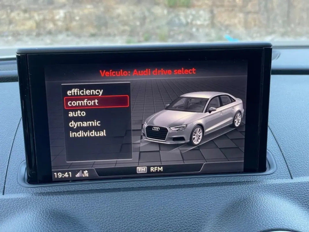 Audi A3 Limousine 2019 - 24999 EUR, 107600 km - AUTO.MOTO.pt - 107600km - foto 24 de 43