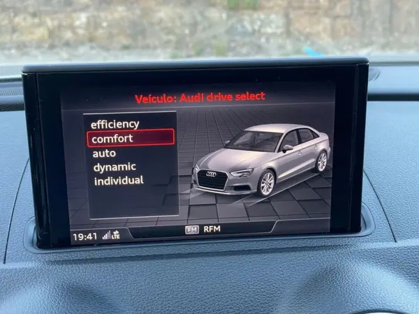 Audi A3 Limousine 2019 - 24999 EUR, 107600 km - AUTO.MOTO.pt - 107600km - foto 24 de 43