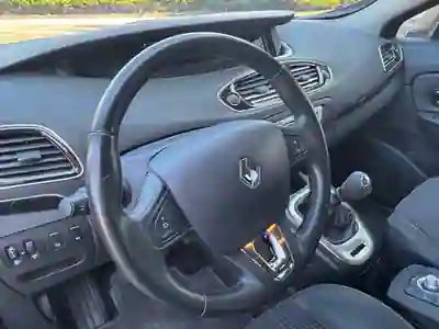 Renault Grand Scénic 2016 - 8150 EUR, 256000 km - AUTO.MOTO.pt - 256000km - foto 11 de 29