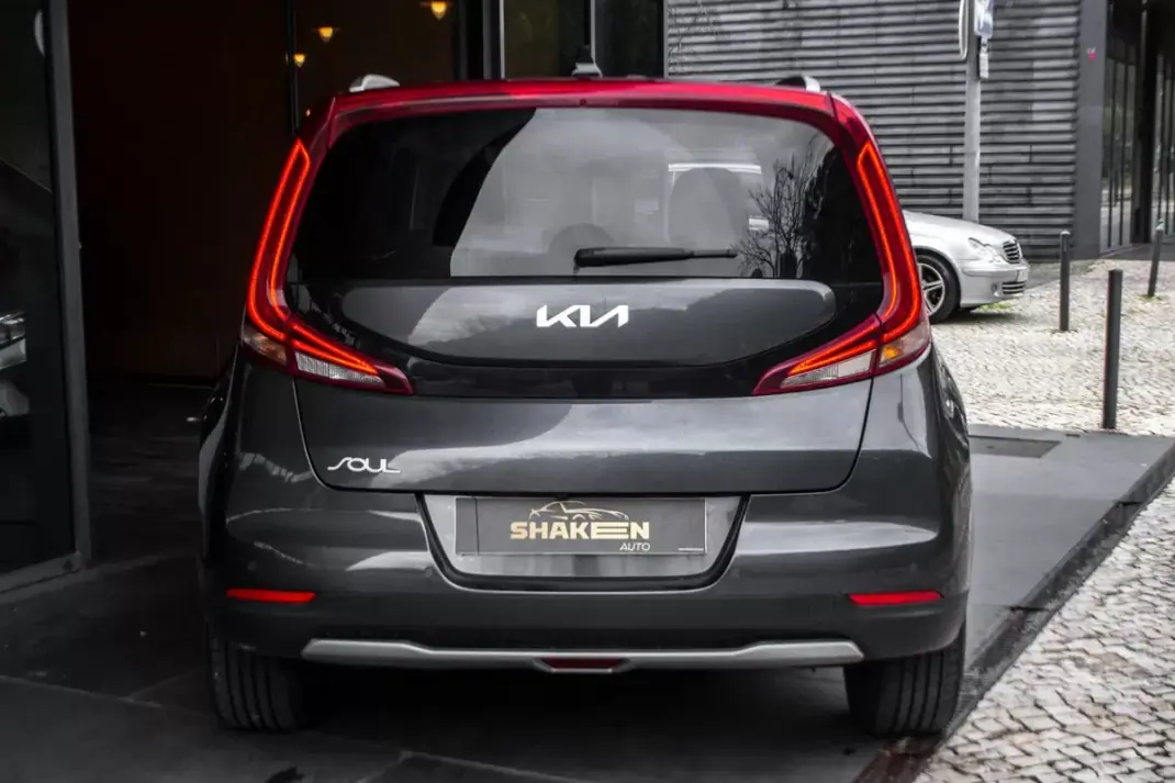 Kia e-Soul 2022 - 18900 EUR, 38143 km - AUTO.MOTO.pt - 38143km - foto 8 de 46