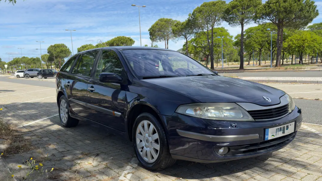 Renault Laguna 2001 - 1000 EUR, 292000 km - AUTO.MOTO.pt - 292000km - foto 5 de 19