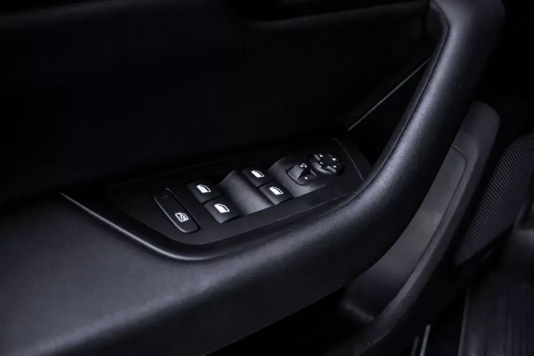 Peugeot 508 SW 2020 - 16990 EUR, 132236 km - AUTO.MOTO.pt - 132236km - foto 18 de 41