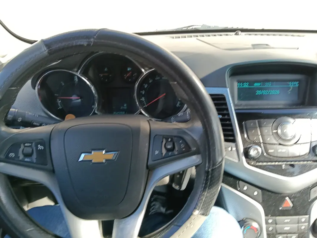 Chevrolet Cruze 2010 - 5000 EUR, 240000 km - AUTO.MOTO.pt - 240000km - foto 2 de 2