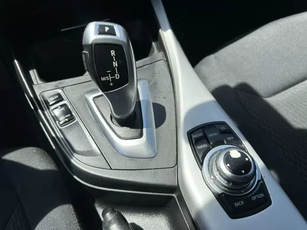 BMW 116 2012 - 10900 EUR, 245000 km - AUTO.MOTO.pt - 245000km - foto 31 de 51
