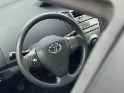 Toyota Yaris 2010 - 5990 EUR, 218000 km - AUTO.MOTO.pt - 218000km - foto 19 de 29