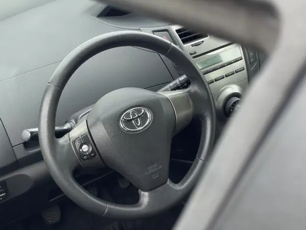 Toyota Yaris 2010 - 5990 EUR, 218000 km - AUTO.MOTO.pt - 218000km - foto 19 de 29