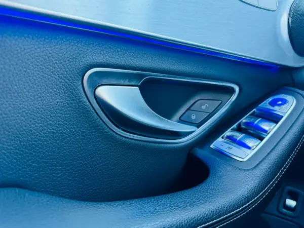 Mercedes-Benz C 220 2019 - 32000 EUR, 160000 km - AUTO.MOTO.pt - 160000km - foto 25 de 30
