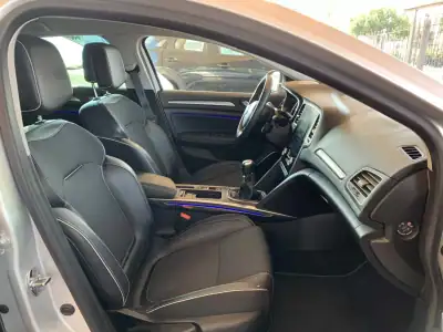 Renault Mégane 2017 - 16750 EUR, 88269 km - AUTO.MOTO.pt - 88269km - foto 35 de 35