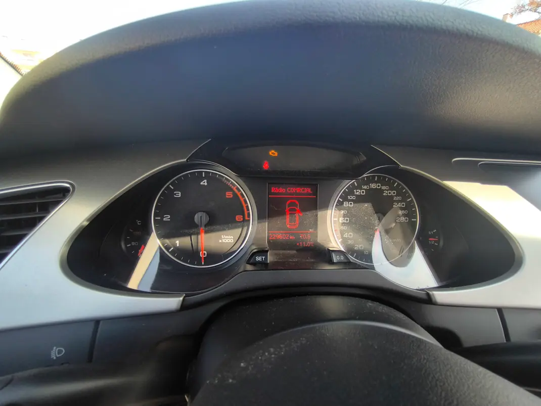 Audi A4 Avant 2010 - 10000 EUR, 232000 km - AUTO.MOTO.pt - 232000km - foto 8 de 10
