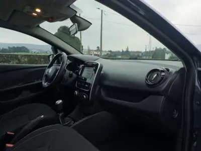 Renault Clio 2019 - 10990 EUR, 128000 km - AUTO.MOTO.pt - 128000km - foto 38 de 43