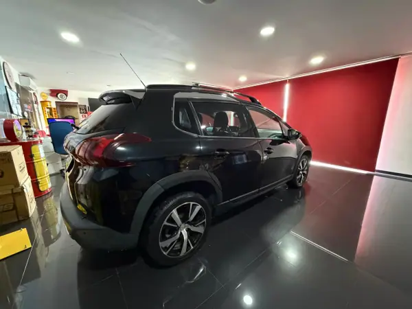 Peugeot 2008 2018 - 16750 EUR, 88000 km - AUTO.MOTO.pt - 88000km - foto 6 de 20