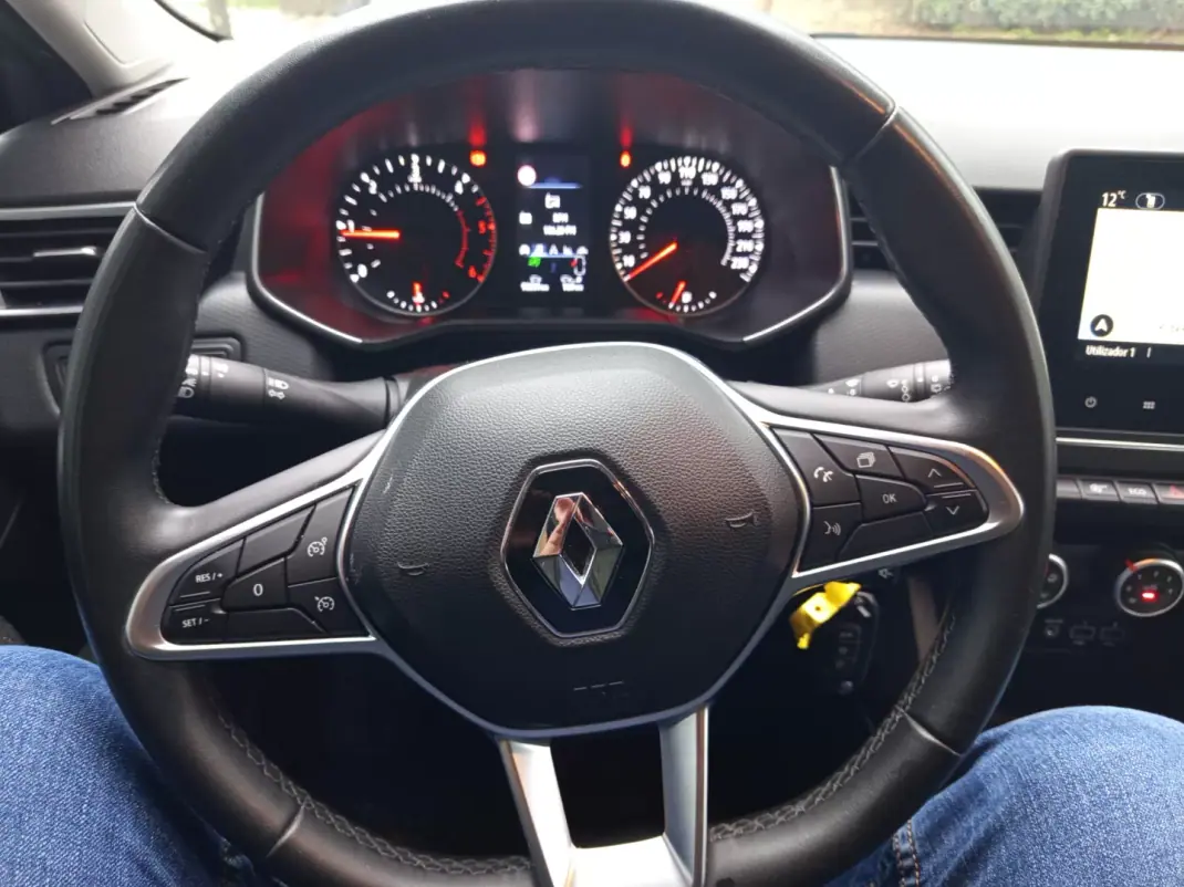 Renault Clio 2021 - 15990 EUR, 90301 km - AUTO.MOTO.pt - 90301km - foto 9 de 10