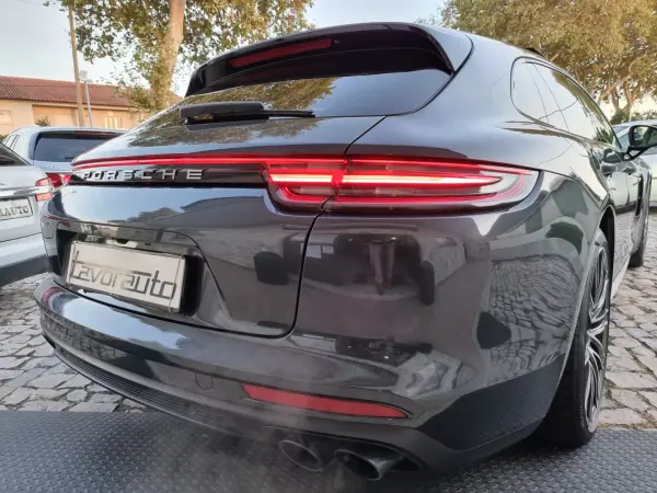 Porsche Panamera Sport Turismo 2018 - 84990 EUR, 147000 km - AUTO.MOTO.pt - 147000km - foto 32 de 50
