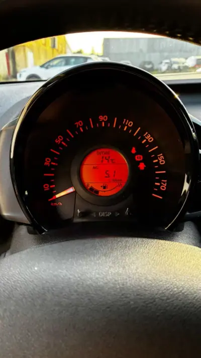 Peugeot 108 2019 - 11750 EUR, 88467 km - AUTO.MOTO.pt - 88467km - foto 10 de 20