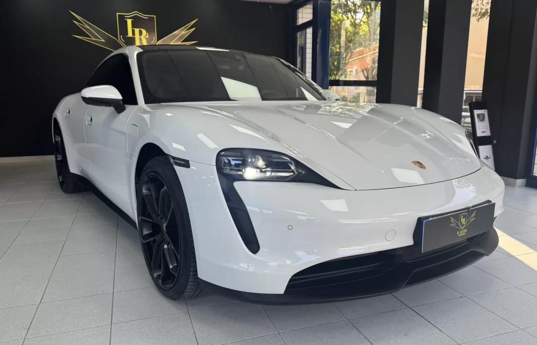 Porsche Taycan 2023 - 82000 EUR, 80500 km - AUTO.MOTO.pt - 80500km - foto 1 de 37