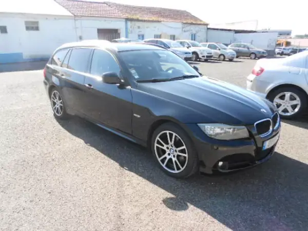 BMW 318 2011 - 9900 EUR, 318349 km - AUTO.MOTO.pt - 318349km - foto 2 de 13