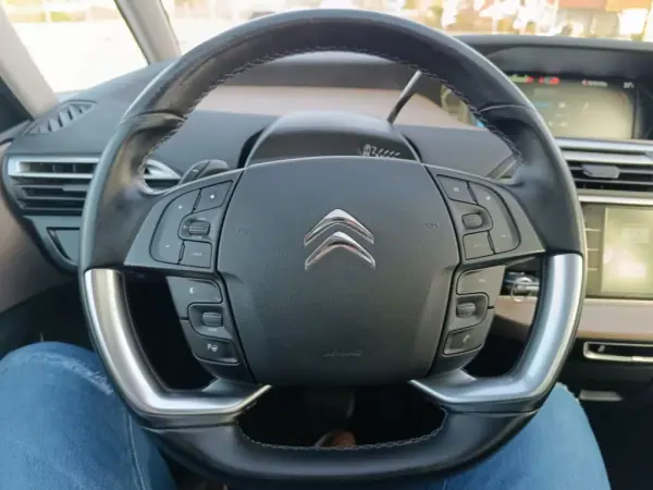 Citroën C4 Picasso 2016 - 13500 EUR, 148000 km - AUTO.MOTO.pt - 148000km - foto 14 de 28