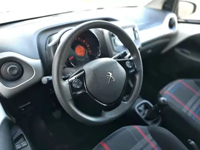 Peugeot 108 2014 - 6750 EUR, 58030 km - AUTO.MOTO.pt - 58030km - foto 11 de 28