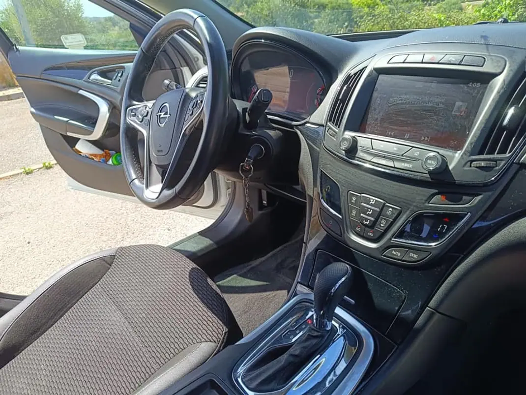 Opel Insignia Sports Tourer 2014 - 7500 EUR, 289000 km - AUTO.MOTO.pt - 289000km - foto 2 de 15