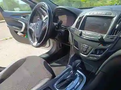 Opel Insignia Sports Tourer 2014 - 7500 EUR, 289000 km - AUTO.MOTO.pt - 289000km - foto 2 de 15