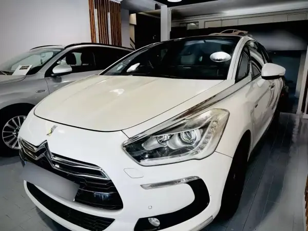 Citroën DS5 2014 - 12900 EUR, 162998 km - AUTO.MOTO.pt - 162998km - foto 2 de 14