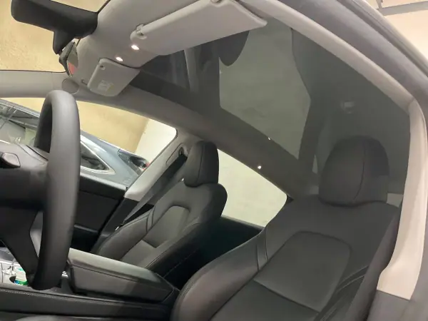 Tesla Model Y 2024 - 33990 EUR, 78253 km - 78253km - foto 4 de 17