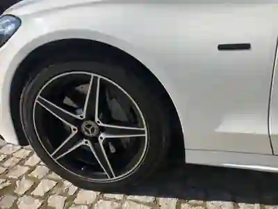 Mercedes-Benz C 350 2018 - 24999 EUR, 102000 km - AUTO.MOTO.pt - 102000km - foto 3 de 7
