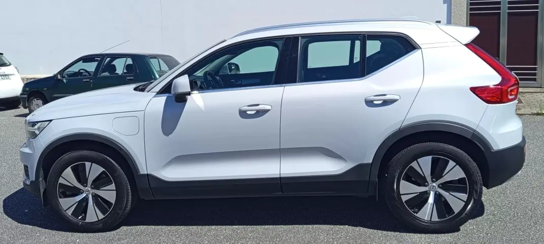 Volvo XC 40 2022 - 26490 EUR, 96032 km - AUTO.MOTO.pt - 96032km - foto 6 de 19