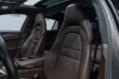 Porsche Panamera Sport Turismo 2018 - 69950 EUR, 133000 km - AUTO.MOTO.pt - 133000km - foto 26 de 60