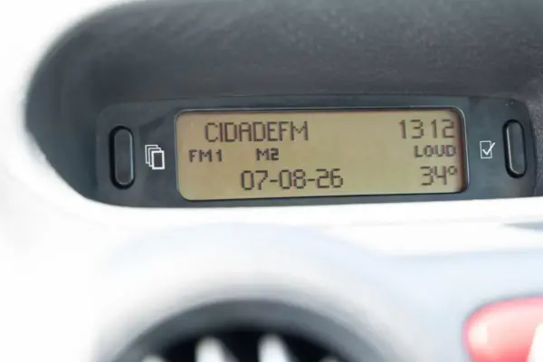 Citroën C2 2004 - 6999 EUR, 172800 km - AUTO.MOTO.pt - 172800km - foto 13 de 17