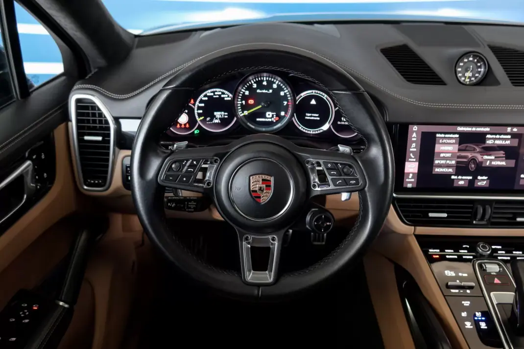 Porsche Cayenne Coupé 2021 - 120000 EUR, 93815 km - AUTO.MOTO.pt - 93815km - foto 7 de 22