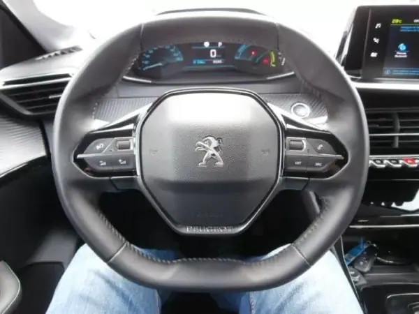 Peugeot e-208 2021 - 18000 EUR, 85265 km - AUTO.MOTO.pt - 85265km - foto 21 de 40