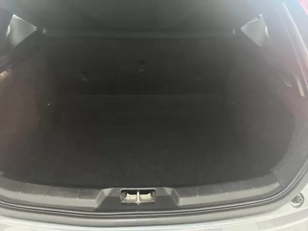 Volvo V40 2016 - 12750 EUR, 126641 km - AUTO.MOTO.pt - 126641km - foto 11 de 11