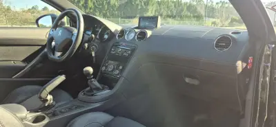 Peugeot RCZ 2014 - 15750 EUR, 213000 km - AUTO.MOTO.pt - 213000km - foto 27 de 31