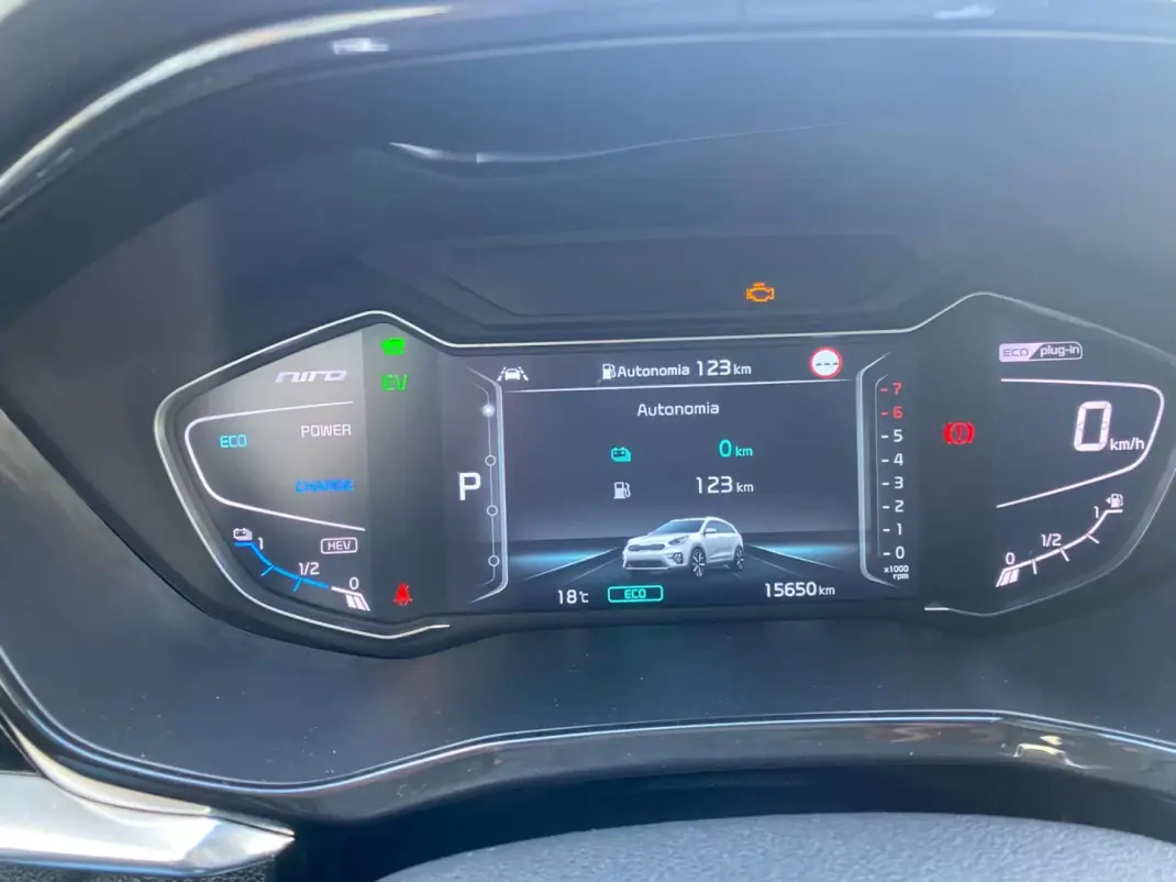 Kia Niro 2019 - 17250 EUR, 15900 km - AUTO.MOTO.pt - 15900km - foto 10 de 17