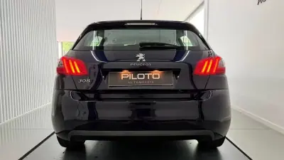 Peugeot 308 2019 - 15990 EUR, 117723 km - AUTO.MOTO.pt - 117723km - foto 8 de 23